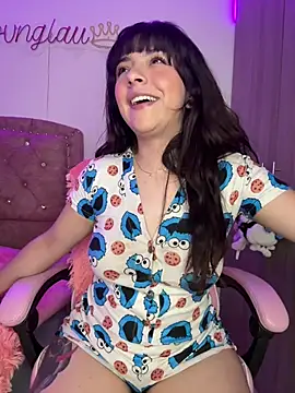 Snapshot of YovngBaby chatting on July 9, 5:00 am YovngBaby online show from July 9, 5:00 am