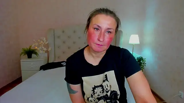 Snapshot of HotLiss chatting on March 6, 5:46 am HotLiss online show from March 6, 5:46 am
