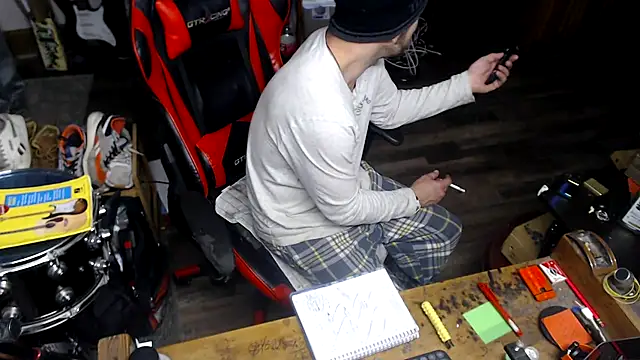 tongueispowerr6d9 online show from April 27, 6:33 am