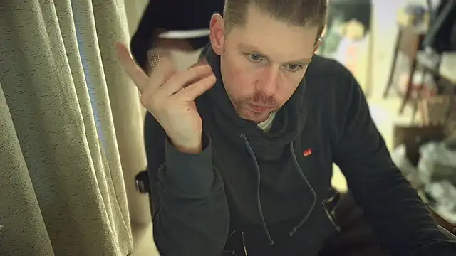 Snapshot of Rock_Pierce chatting on February 11, 4:56 pm Rock Pierce online show from February 11, 4:56 pm