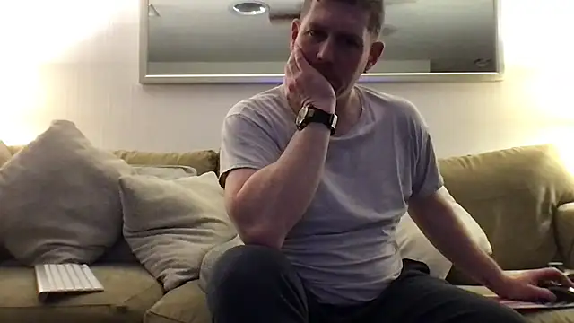 Snapshot of Rock_Pierce chatting on February 15, 2:44 pm Rock Pierce online show from February 15, 2:44 pm