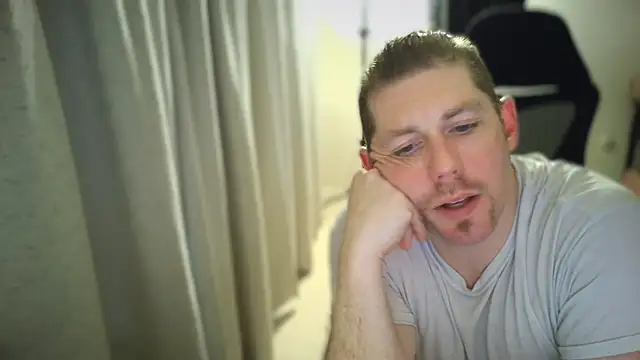 Snapshot of Rock_Pierce chatting on March 6, 4:07 pm Rock Pierce online show from March 6, 4:07 pm