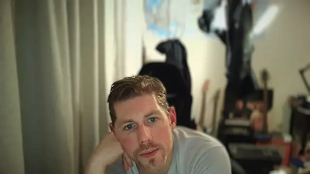 Snapshot of Rock_Pierce chatting on March 12, 3:40 pm Rock Pierce online show from March 12, 3:40 pm