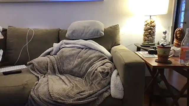 Snapshot of Rock_Pierce chatting on September 25, 7:17 pm Rock Pierce online show from September 25, 7:17 pm