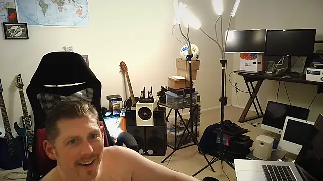 Snapshot of Rock_Pierce chatting on November 5, 11:32 am Rock Pierce online show from November 5, 11:32 am