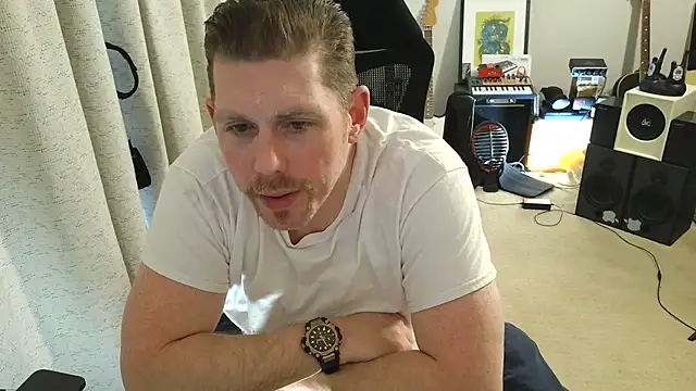 Snapshot of Rock_Pierce chatting on November 7, 7:58 pm Rock Pierce online show from November 7, 7:58 pm