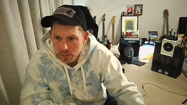 Snapshot of Rock_Pierce chatting on November 9, 8:12 am Rock Pierce online show from November 9, 8:12 am