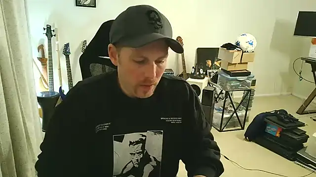 Snapshot of Rock_Pierce chatting on November 15, 6:22 am Rock Pierce online show from November 15, 6:22 am