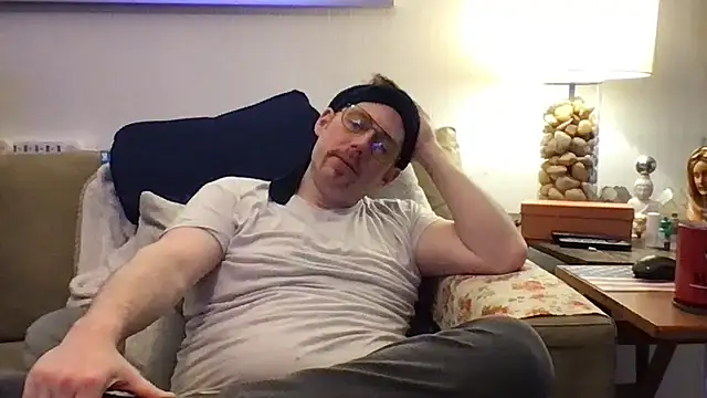 Snapshot of Rock_Pierce chatting on November 17, 7:19 pm Rock Pierce online show from November 17, 7:19 pm