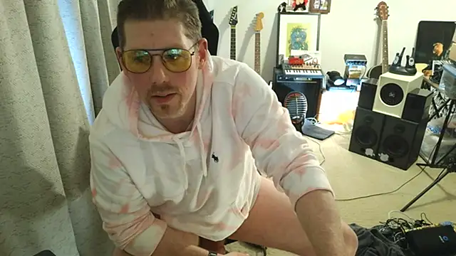 Snapshot of Rock_Pierce chatting on November 18, 7:29 pm Rock Pierce online show from November 18, 7:29 pm