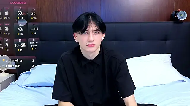 Snapshot of AmondCor chatting on December 23, 10:10 am AmondCor online show from December 23, 10:10 am