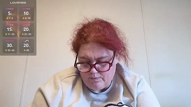 Snapshot of EmberCum chatting on February 6, 4:58 pm EmberCum online show from February 6, 4:58 pm