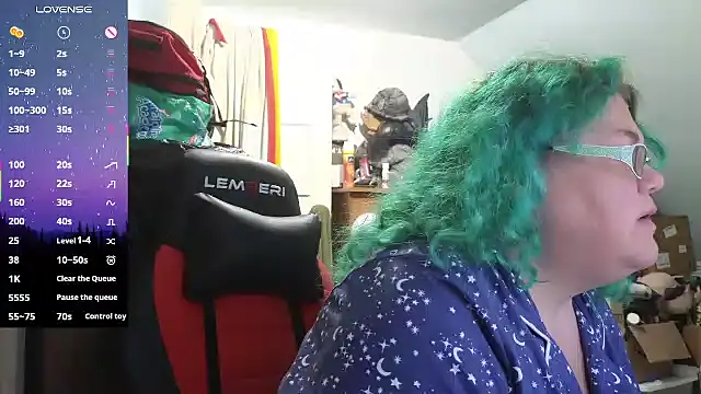 Snapshot of EmberCum chatting on October 30, 12:28 pm EmberCum online show from October 30, 12:28 pm