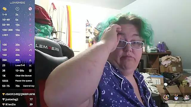 Snapshot of EmberCum chatting on October 31, 7:31 am EmberCum online show from October 31, 7:31 am