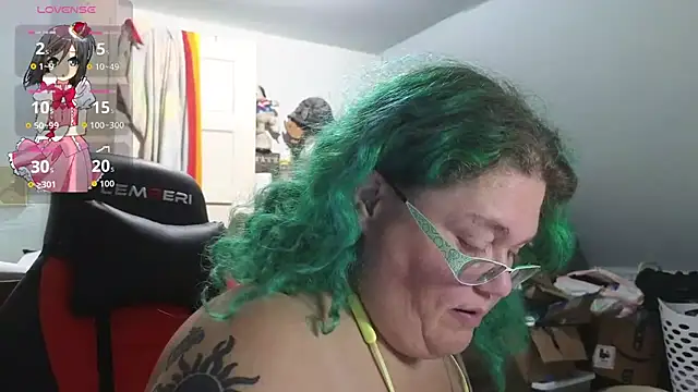 Snapshot of EmberCum chatting on November 1, 10:56 pm EmberCum online show from November 1, 10:56 pm