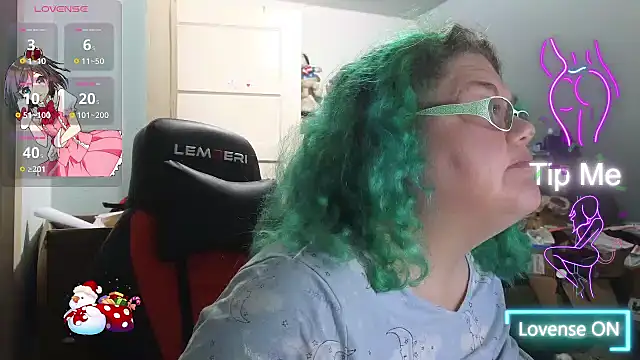 Snapshot of EmberCum chatting on November 2, 11:07 pm EmberCum online show from November 2, 11:07 pm