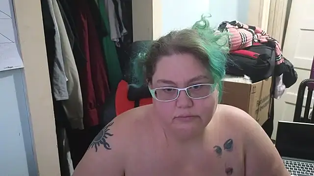 Snapshot of EmberCum chatting on November 28, 10:12 pm EmberCum online show from November 28, 10:12 pm