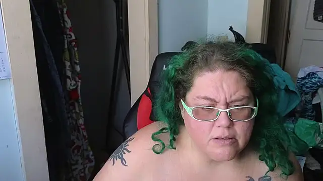 Snapshot of EmberCum chatting on December 15, 3:38 pm EmberCum online show from December 15, 3:38 pm