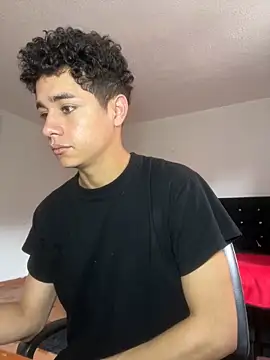 Snapshot of DavidfullOFlove chatting on February 21, 6:37 pm DavidfullOFlove online show from February 21, 6:37 pm