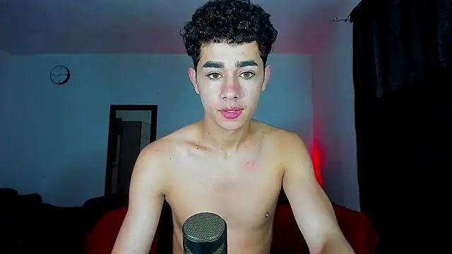 Snapshot of DavidfullOFlove chatting on February 22, 1:35 pm DavidfullOFlove online show from February 22, 1:35 pm