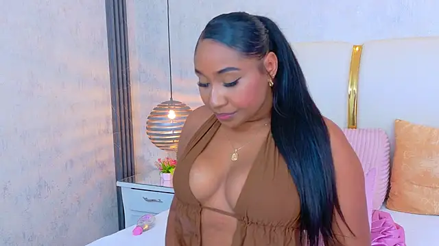NaiomyLanes online show from July 22, 2:31 pm