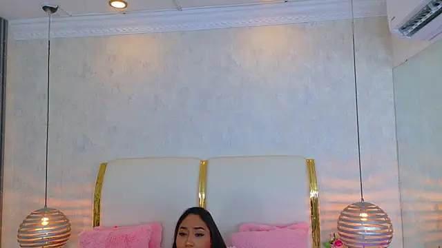 NaiomyLanes online show from August 3, 1:49 pm