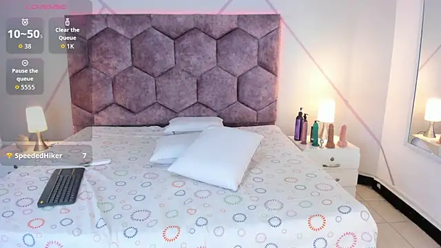 emmy lander online show from December 13, 7:53 pm