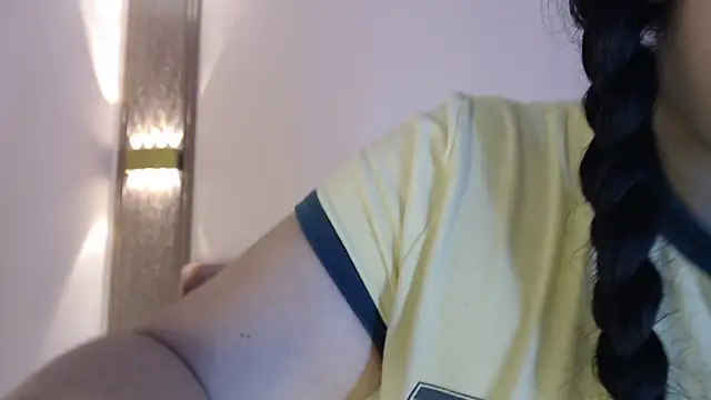 Snapshot of AgathaLynx chatting on March 4, 11:40 am AgathaLynx online show from March 4, 11:40 am