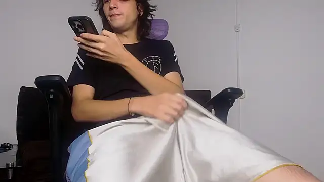 Snapshot of alex_connorr chatting on June 9, 1:06 am alex connorr online show from June 9, 1:06 am
