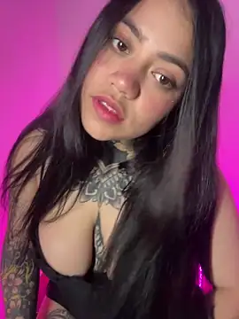 Snapshot of aliensexy chatting on November 8, 12:44 am aliensexy online show from November 8, 12:44 am