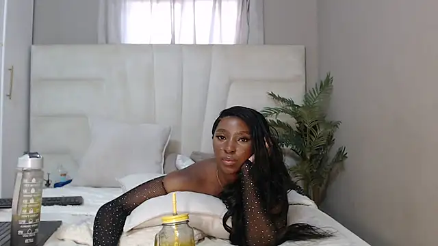 naughtyblackdolie online show from January 31, 6:24 am