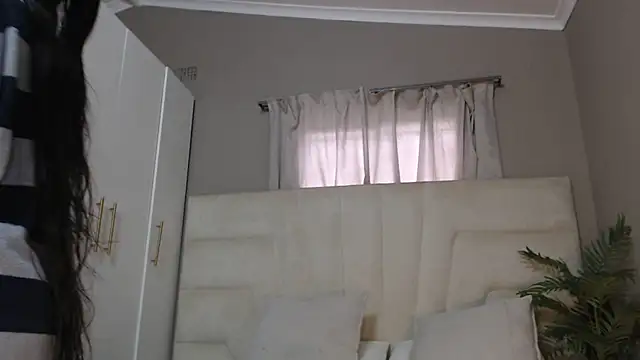 naughtyblackdolie online show from February 4, 5:42 am