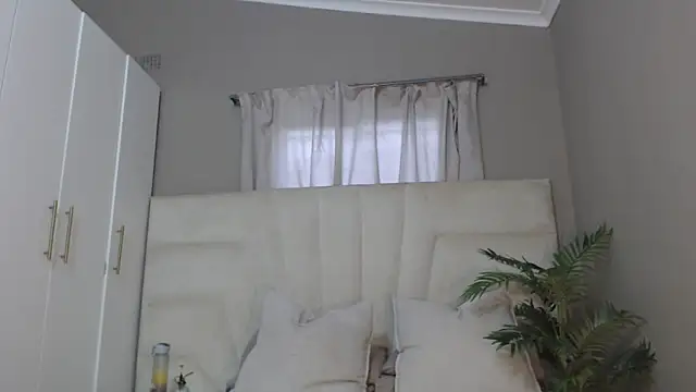 naughtyblackdolie online show from February 28, 5:15 am