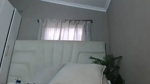 naughtyblackdolie online show from March 15, 7:20 am