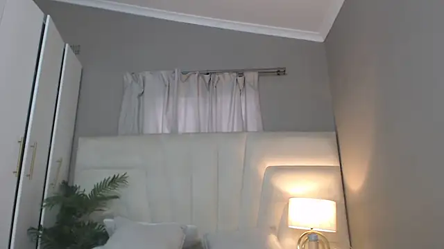 naughtyblackdolie online show from November 20, 5:18 am