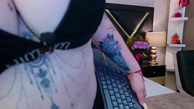 AmaraVelmet online show from November 19, 1:33 pm