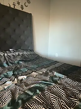 Snapshot of juicyyy323 chatting on December 17, 11:22 pm juicyyy323 online show from December 17, 11:22 pm