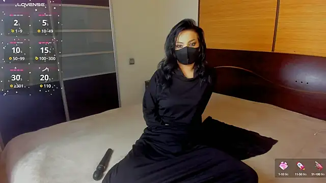 Snapshot of habibi_moon chatting on February 24, 2:30 am habibi moon online show from February 24, 2:30 am