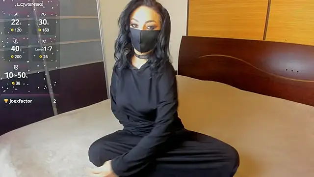 Snapshot of habibi_moon chatting on March 5, 2:25 am habibi moon online show from March 5, 2:25 am