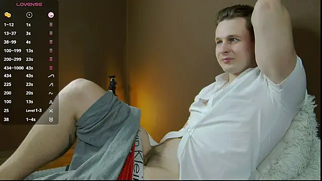 Snapshot of charlie_smiley chatting on December 3, 2:25 am charlie smiley online show from December 3, 2:25 am