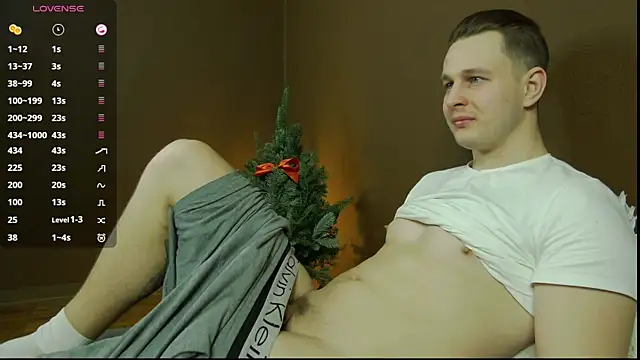 Snapshot of charlie_smiley chatting on January 3, 2:32 am charlie smiley online show from January 3, 2:32 am