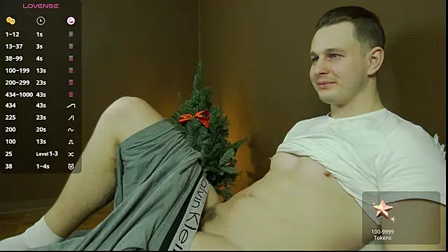 Snapshot of charlie_smiley chatting on January 4, 10:02 pm charlie smiley online show from January 4, 10:02 pm