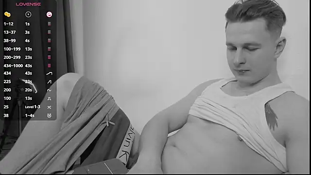 Snapshot of charlie_smiley chatting on January 23, 1:41 am charlie smiley online show from January 23, 1:41 am