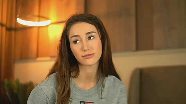 Snapshot of EmilyRaymont chatting on March 6, 9:53 pm EmilyRaymont online show from March 6, 9:53 pm