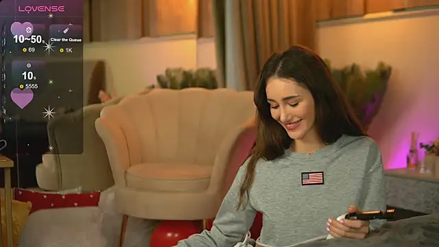 Snapshot of EmilyRaymont chatting on March 11, 5:05 am EmilyRaymont online show from March 11, 5:05 am