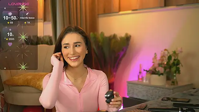 Snapshot of EmilyRaymont chatting on March 11, 10:20 pm EmilyRaymont online show from March 11, 10:20 pm