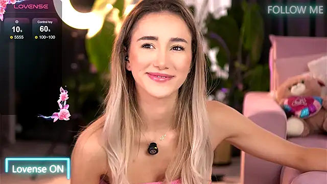 Snapshot of EmilyRaymont chatting on September 27, 6:07 am EmilyRaymont online show from September 27, 6:07 am