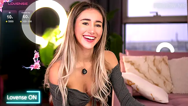 Snapshot of EmilyRaymont chatting on October 3, 5:04 am EmilyRaymont online show from October 3, 5:04 am