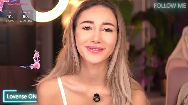 Snapshot of EmilyRaymont chatting on October 8, 4:21 am EmilyRaymont online show from October 8, 4:21 am