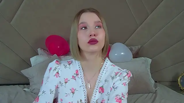 LiliLinn online show from February 17, 11:02 am